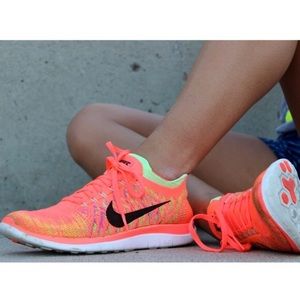 Women’s nike free flyknit 4.0 Like new!